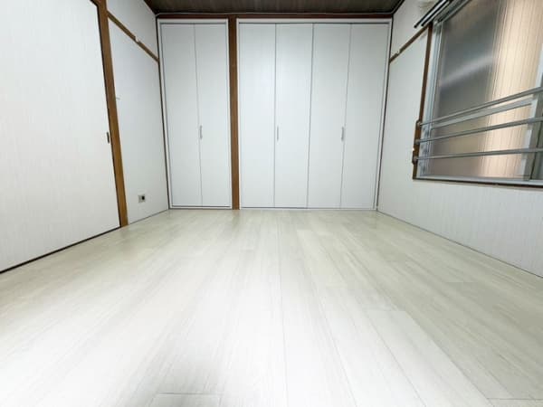 Room image 8