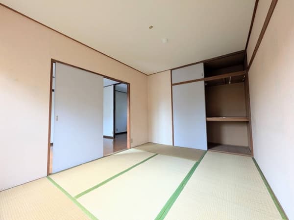 Room image 12