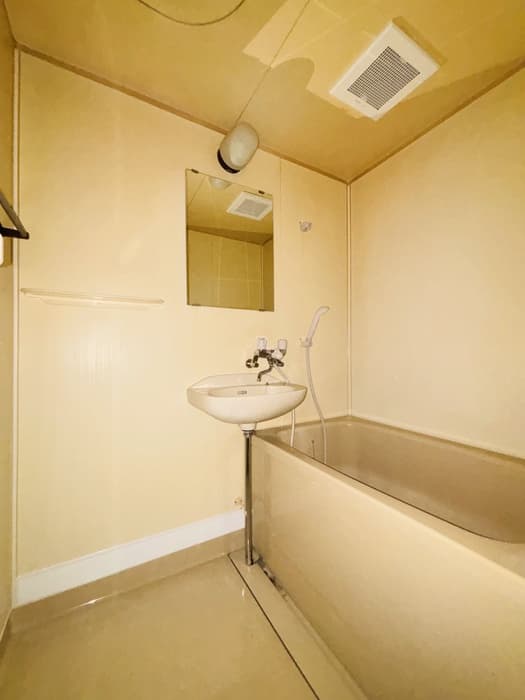 Room image 11