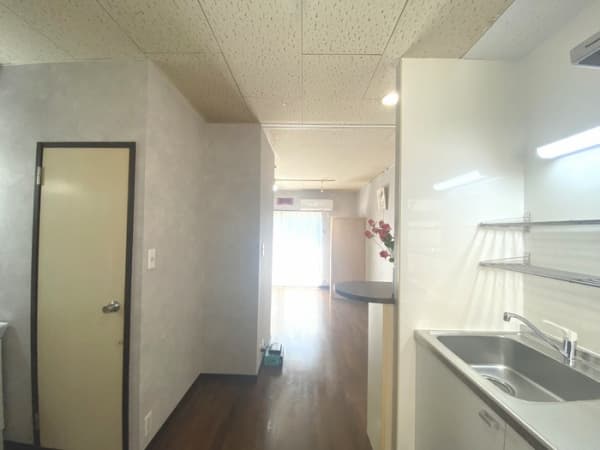 Room image 8