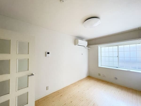 Room image 8