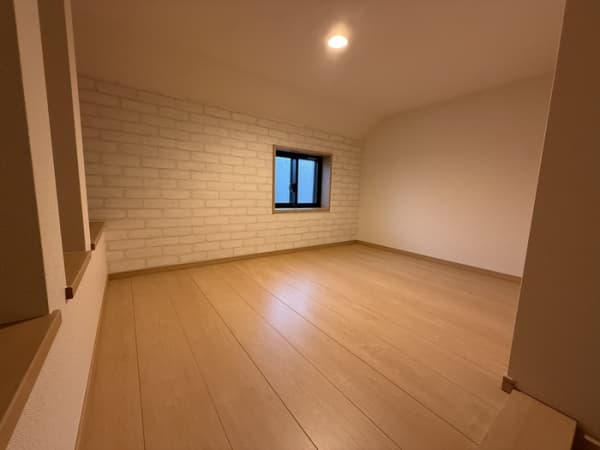 Room image 8
