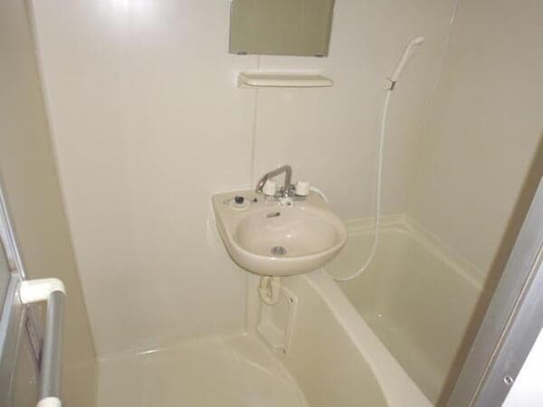 Room image 9