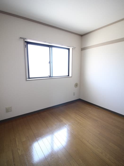 Room image 13