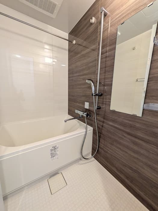 Room image 11