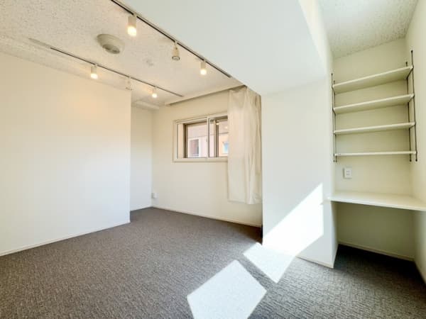 Room image 8