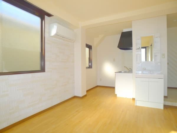 Room image 8