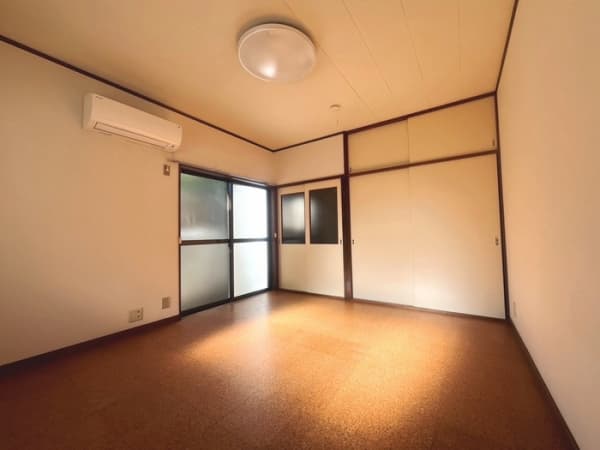 Room image 8