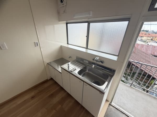 Room image 8