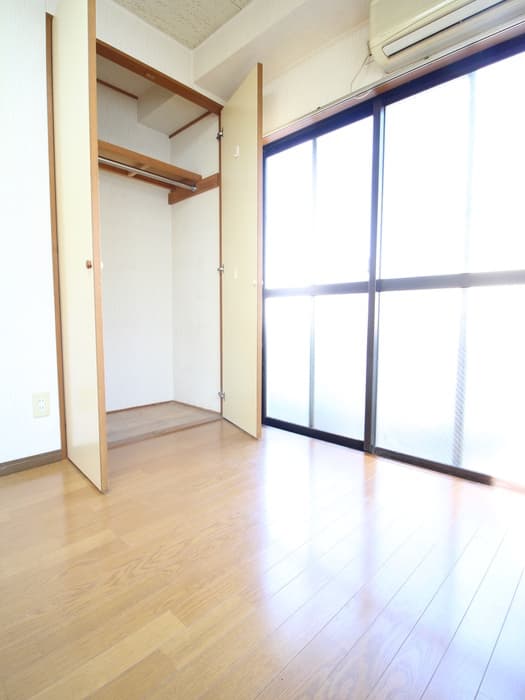 Room image 12