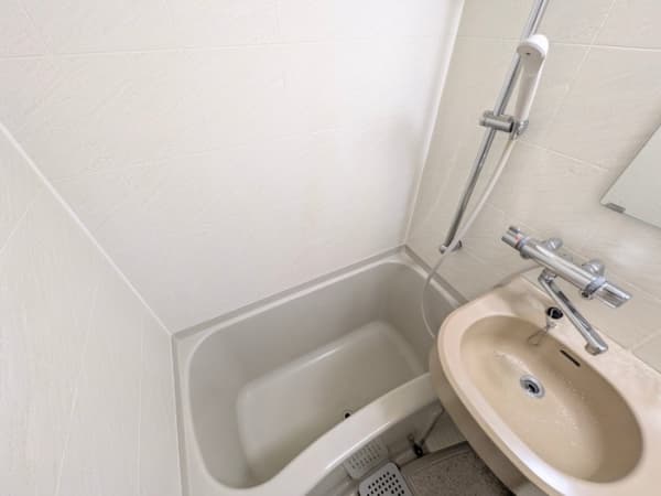Room image 8
