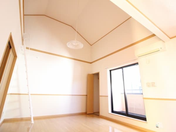 Room image 8