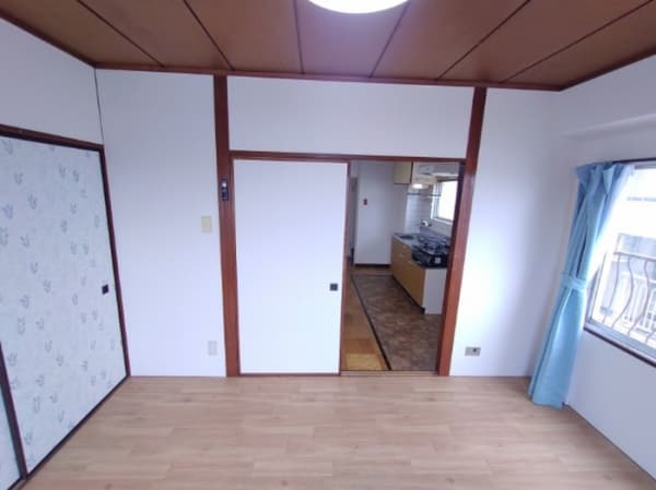 Room image 8