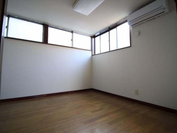 Room image 11