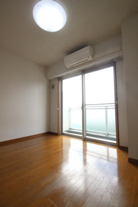 Room image 8