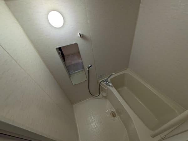 Room image 8