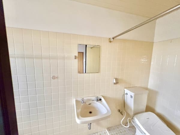 Room image 8