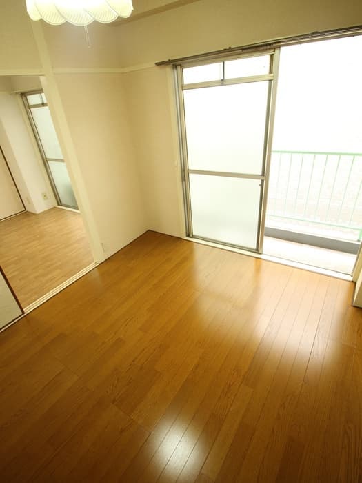 Room image 9