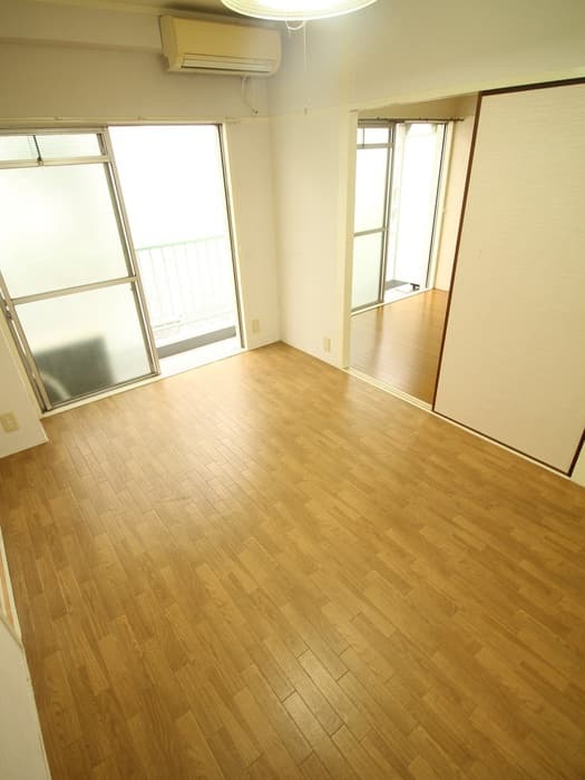 Room image 11