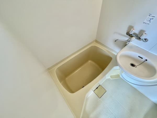 Room image 8