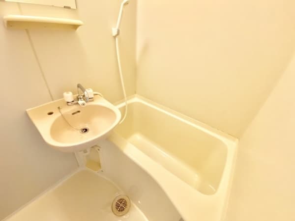 Room image 8
