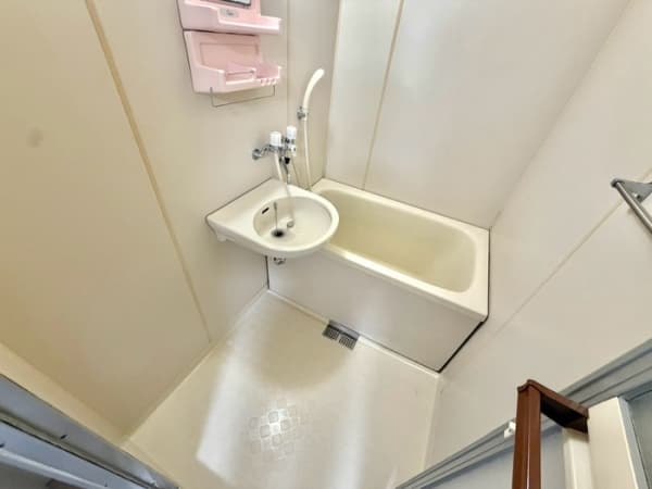 Room image 8