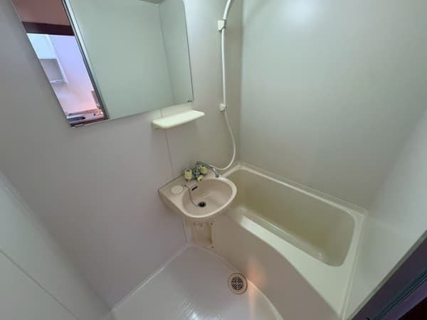Room image 8