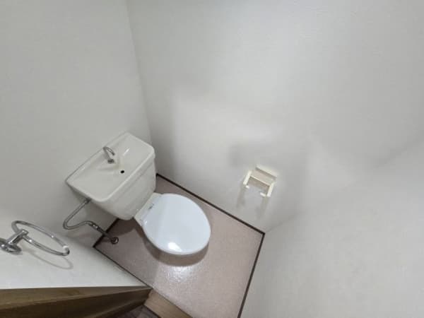 Room image 8