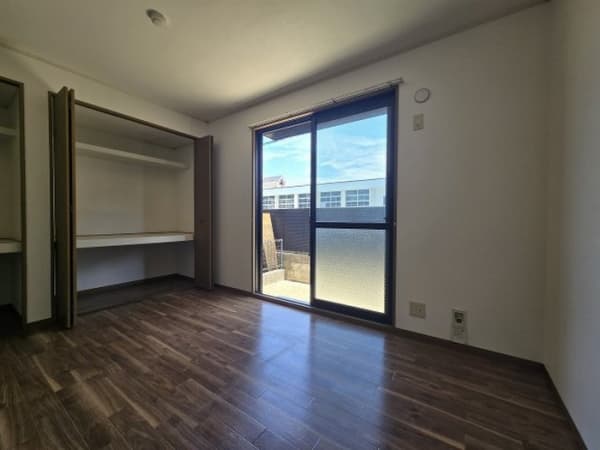 Room image 10