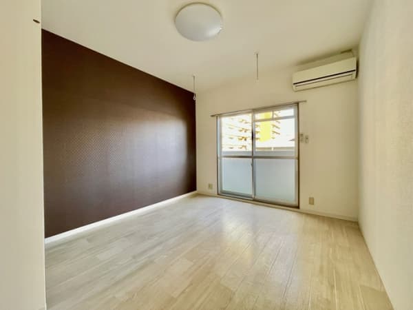 Room image 8