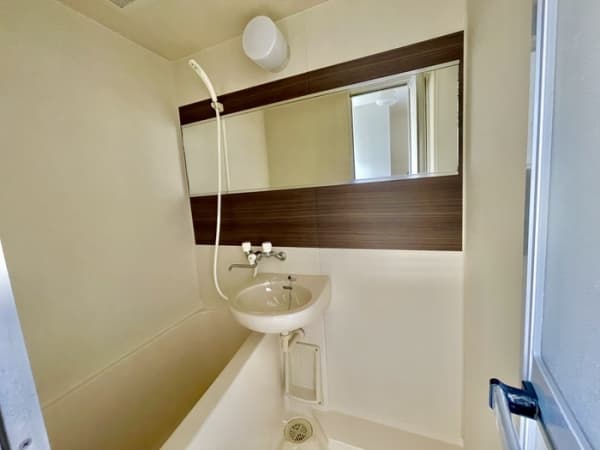 Room image 10