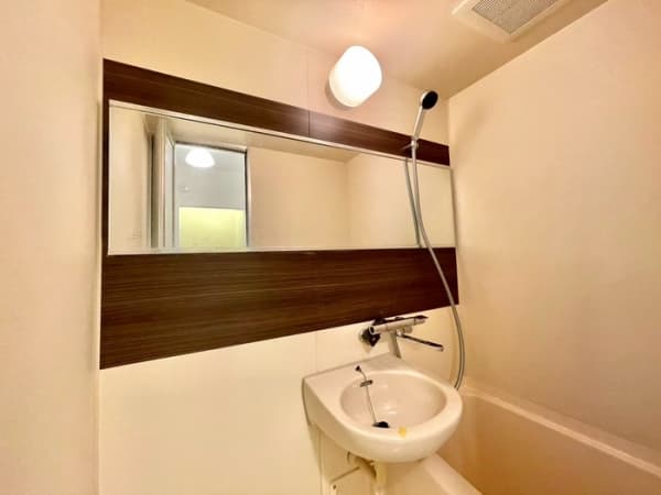 Room image 12