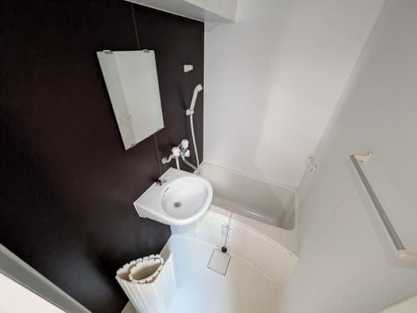 Room image 8