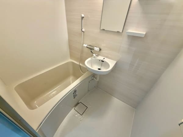 Room image 8