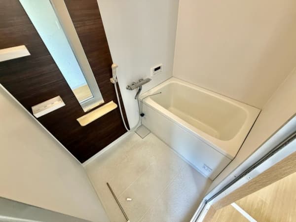 Room image 8