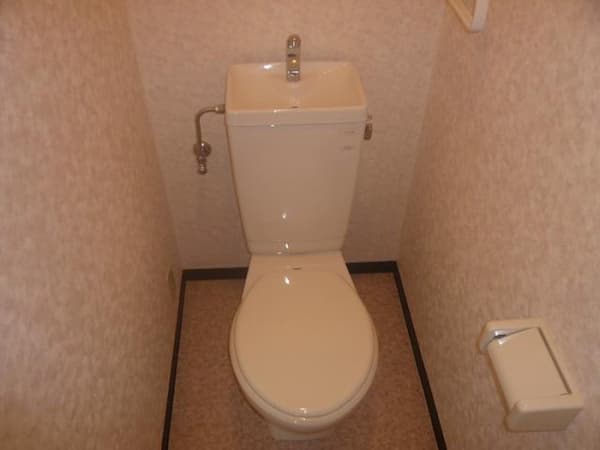Room image 8