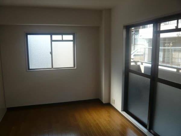 Room image 10