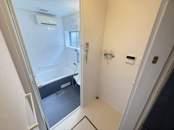 Room image 12