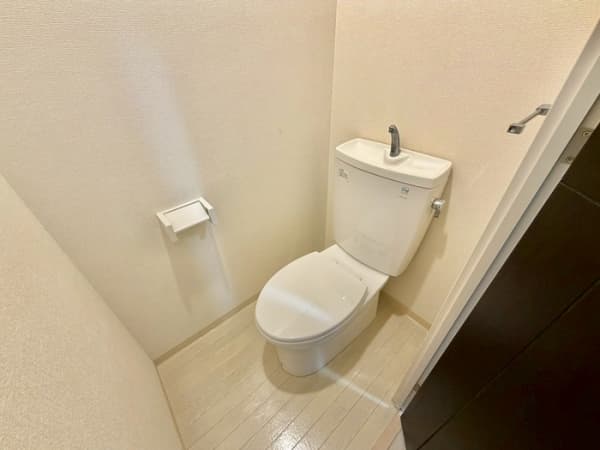 Room image 10