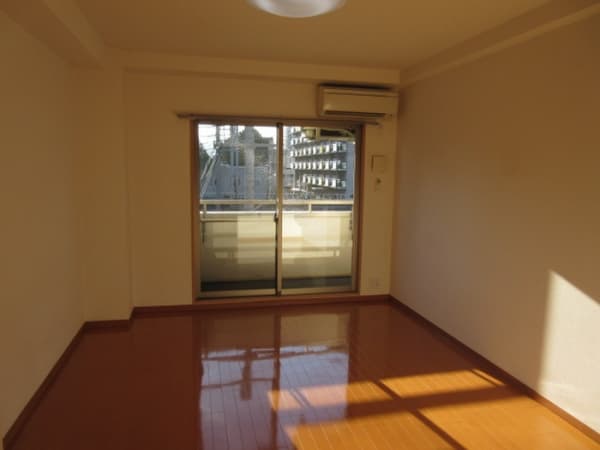 Room image 12