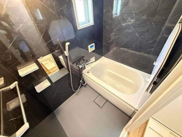 Room image 8