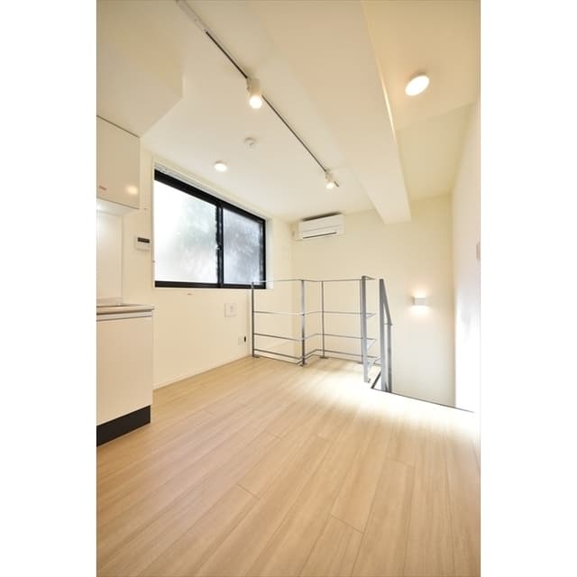 Room image 9