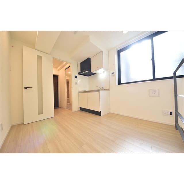 Room image 11