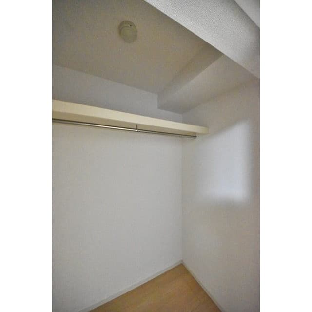 Room image 16