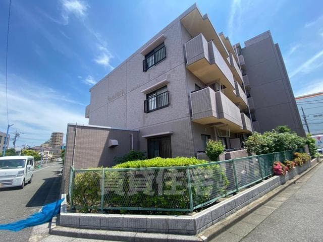 Room Image e9be8fae-2f4c-4651-841e-9242758c7a3f