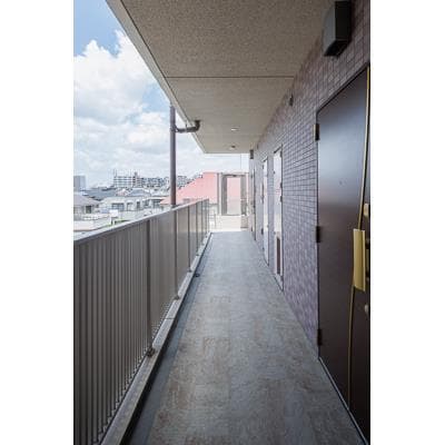 Room image 10