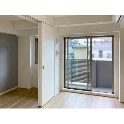 Room image 8