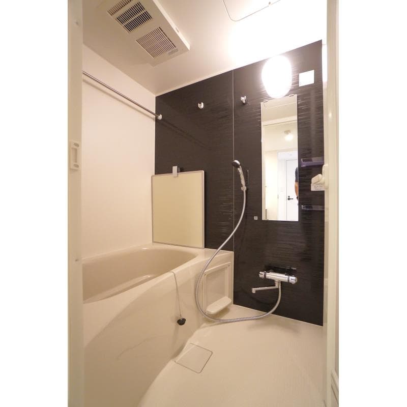 Room image 10