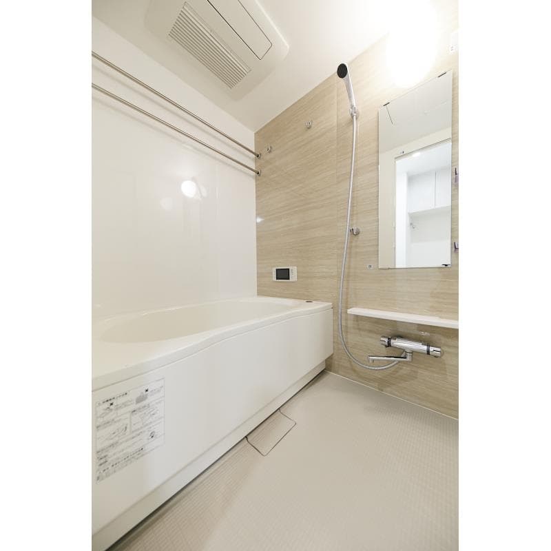 Room image 8