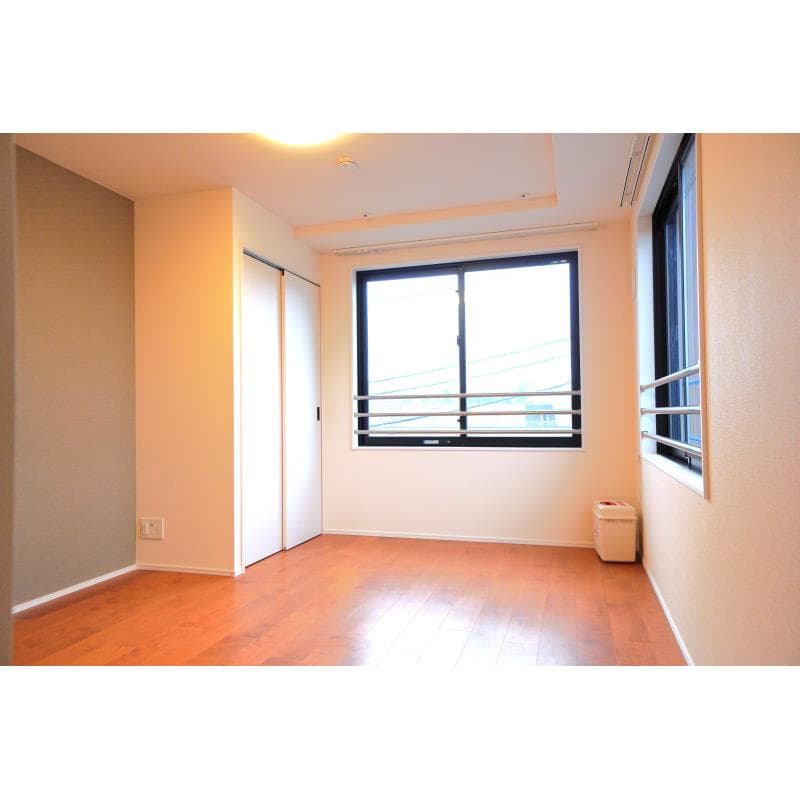 Room image 10